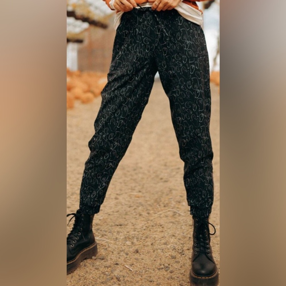 Albion Fit spooky ghost jetsetter joggers - medium tall.